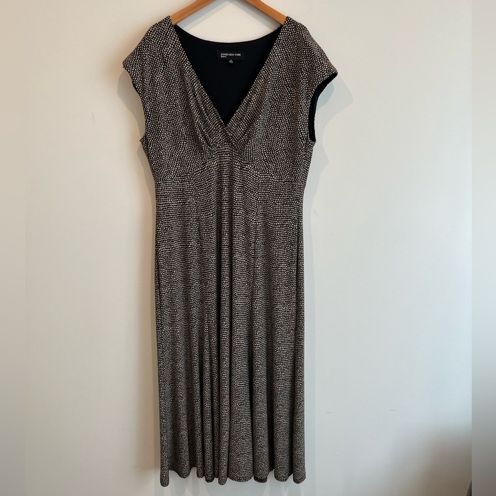 Jones New York V Neck Spotted‎ Midi Dress